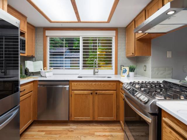 Stylish glass backsplashes.